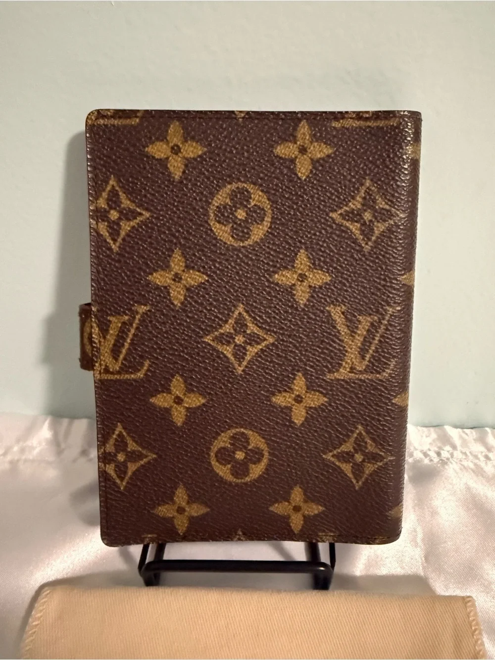 Louis Vuitton Authentic Agenda w/paper in Brown and Gold! With COA & Dust Bag!